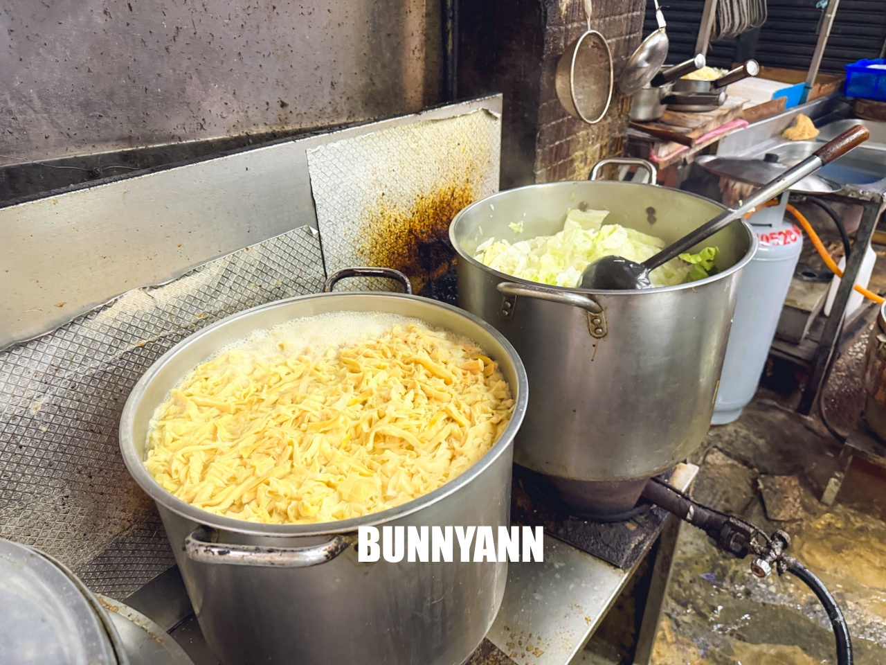 板橋【蔡家排骨飯】福德市場40年排骨飯老字號!免費味噌湯真的很經濟實惠 板橋【蔡家排骨飯】福德市場40年排骨飯老字號!免費味噌湯真的很經濟實惠