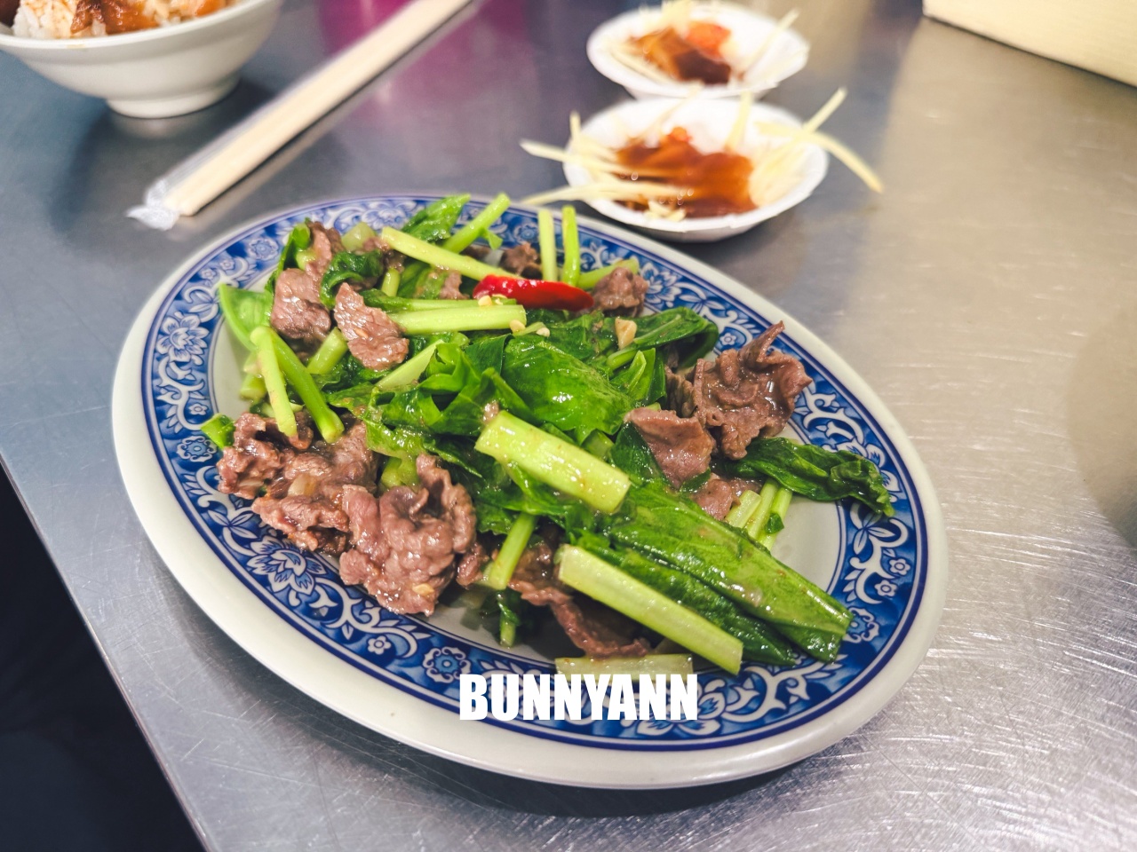 台南【西羅殿牛肉湯】台南人ㄟ早餐,點湯就送肉燥飯,超狂排隊人潮、菜單價位分享。 台南【西羅殿牛肉湯】台南人ㄟ早餐,點湯就送肉燥飯,超狂排隊人潮、菜單價位分享。