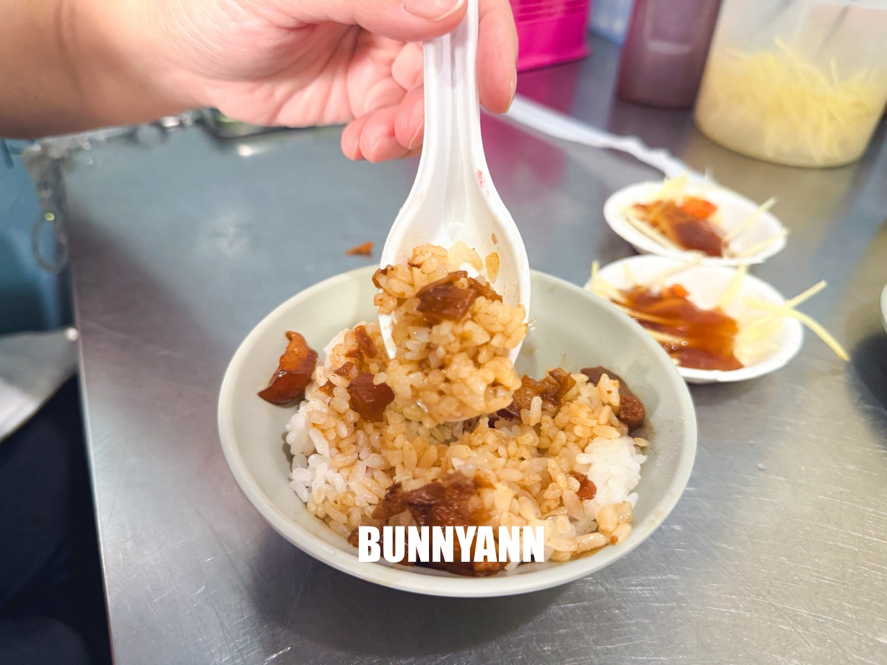 台南【西羅殿牛肉湯】台南人ㄟ早餐,點湯就送肉燥飯,超狂排隊人潮、菜單價位分享。 台南【西羅殿牛肉湯】台南人ㄟ早餐,點湯就送肉燥飯,超狂排隊人潮、菜單價位分享。