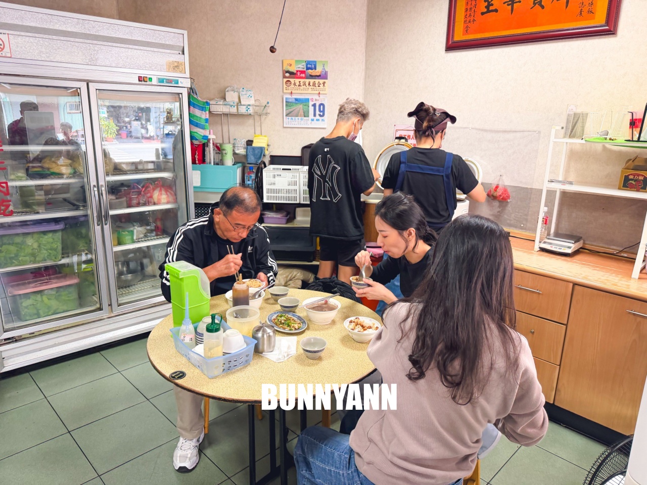 台南【西羅殿牛肉湯】台南人ㄟ早餐,點湯就送肉燥飯,超狂排隊人潮、菜單價位分享。 台南【西羅殿牛肉湯】台南人ㄟ早餐,點湯就送肉燥飯,超狂排隊人潮、菜單價位分享。