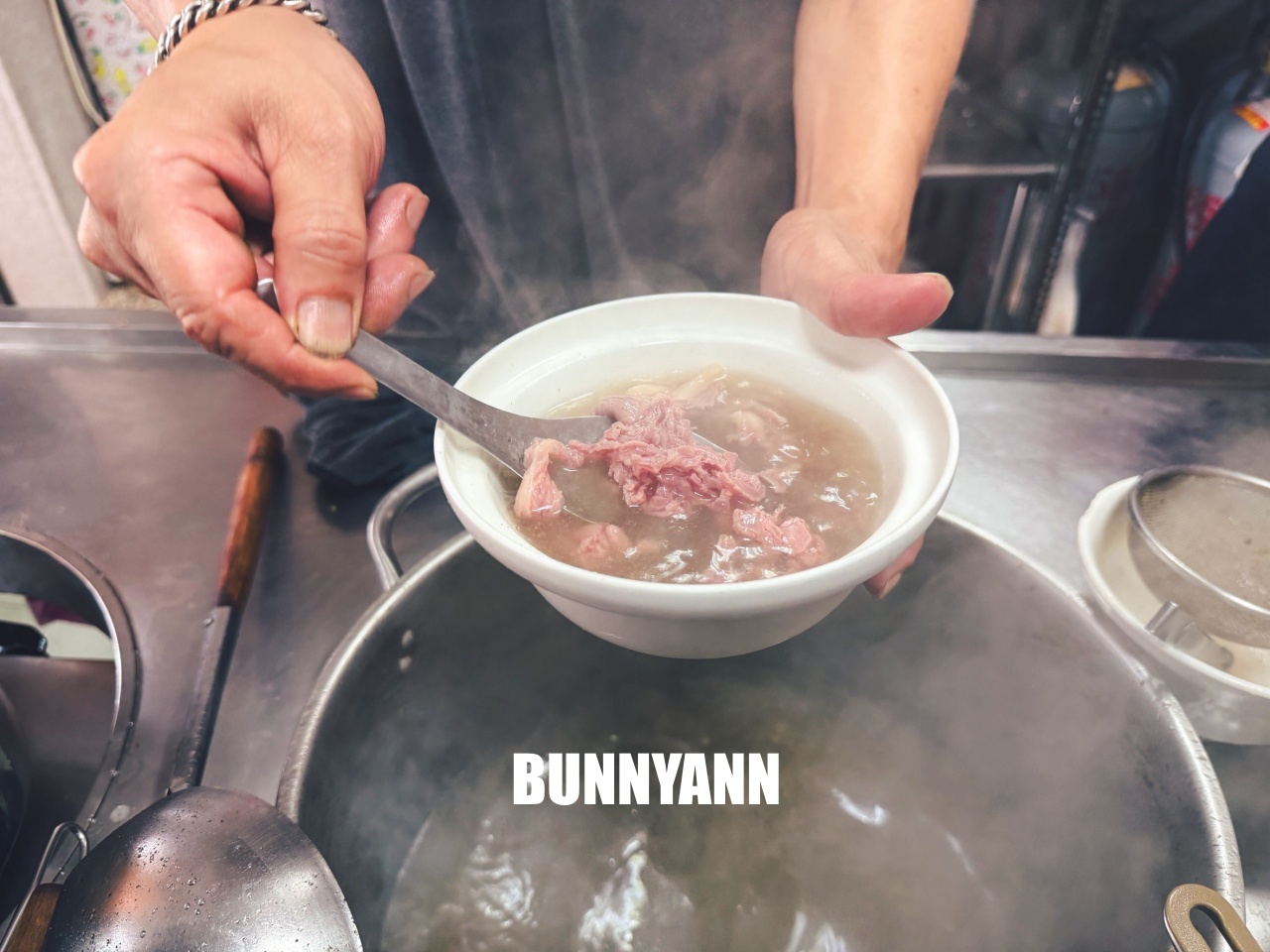 台南【西羅殿牛肉湯】台南人ㄟ早餐,點湯就送肉燥飯,超狂排隊人潮、菜單價位分享。 台南【西羅殿牛肉湯】台南人ㄟ早餐,點湯就送肉燥飯,超狂排隊人潮、菜單價位分享。