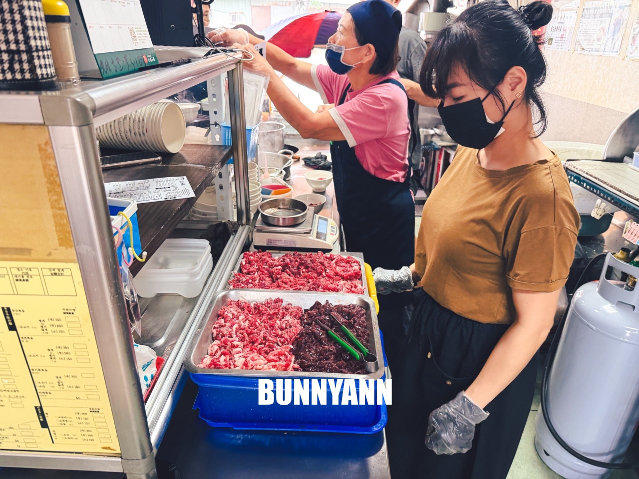 台南【西羅殿牛肉湯】台南人ㄟ早餐,點湯就送肉燥飯,超狂排隊人潮、菜單價位分享。 台南【西羅殿牛肉湯】台南人ㄟ早餐,點湯就送肉燥飯,超狂排隊人潮、菜單價位分享。