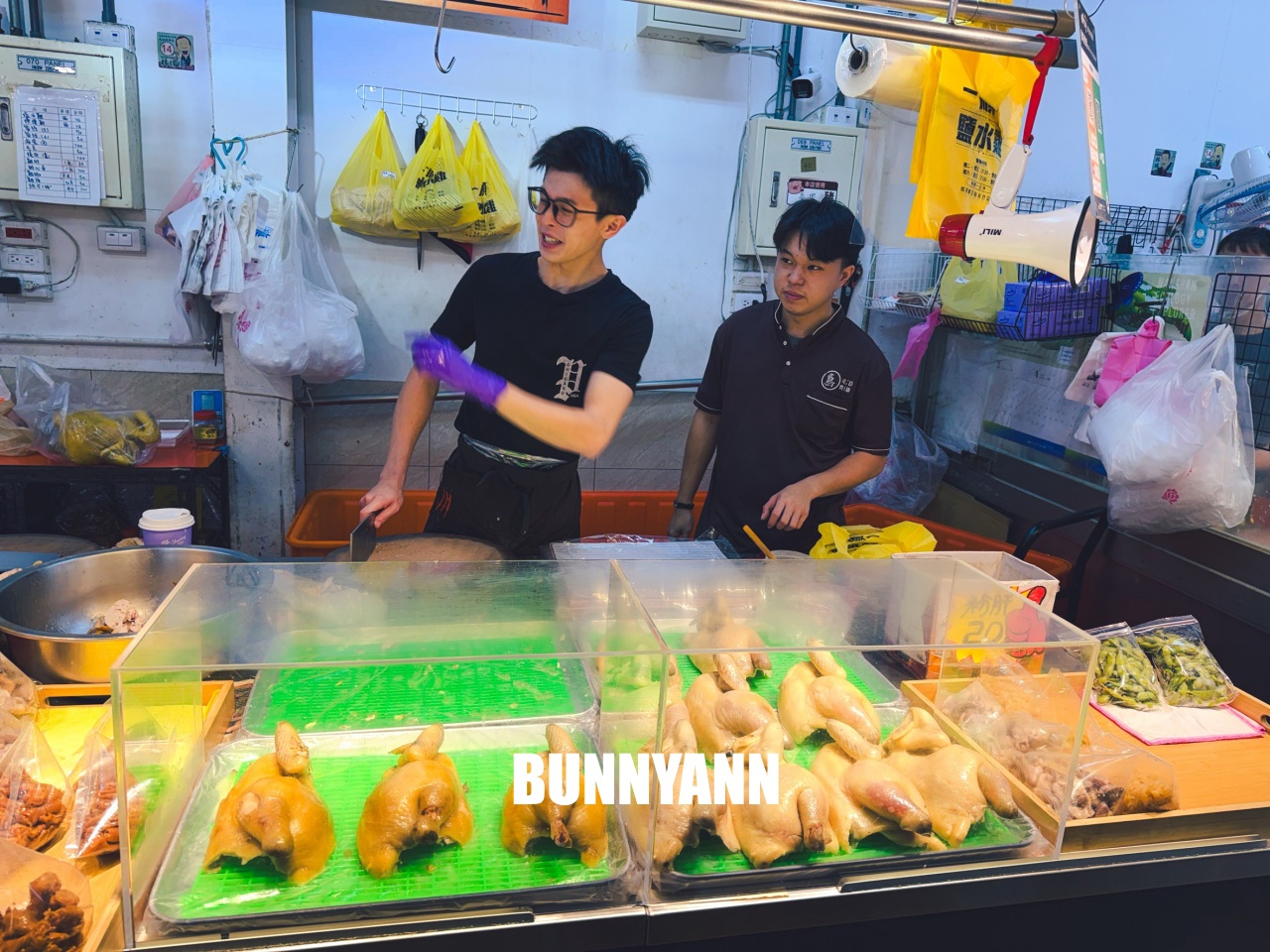 北投美食【一順鹽水雞】還沒開攤就排隊，在地人瘋搶的隱藏版美味煙燻雞。