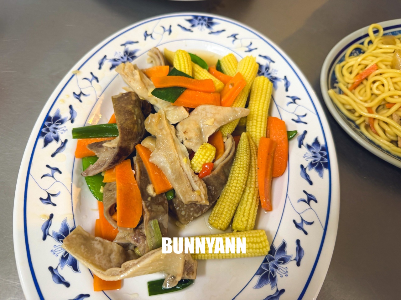 新北【金包里鴨肉】蠻好吃的金山鴨肉，炒麵跟小卷也是招牌菜色必吃