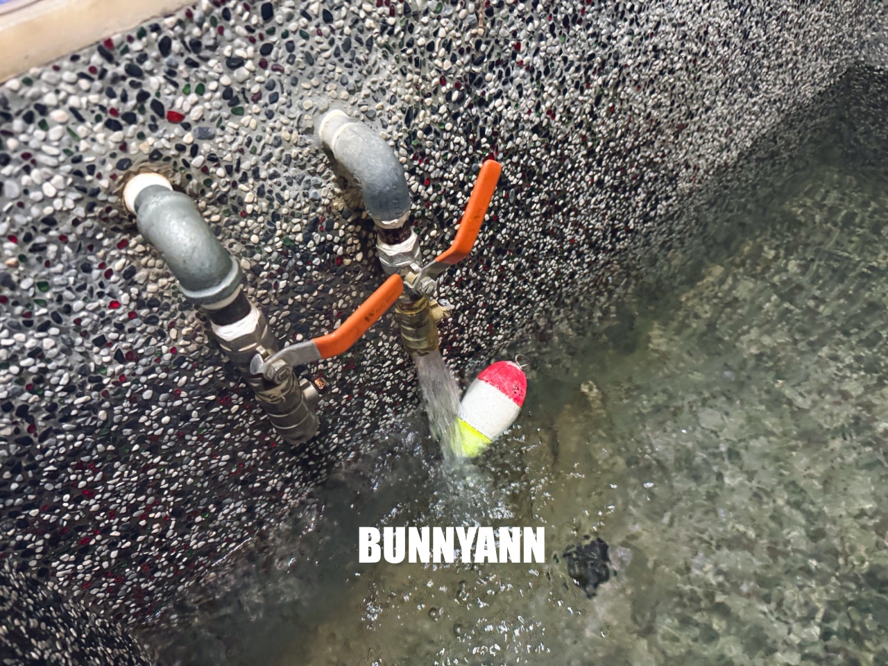 烏來【阿湯哥溫泉】湯屋內有電視加上河景的平價溫泉湯屋