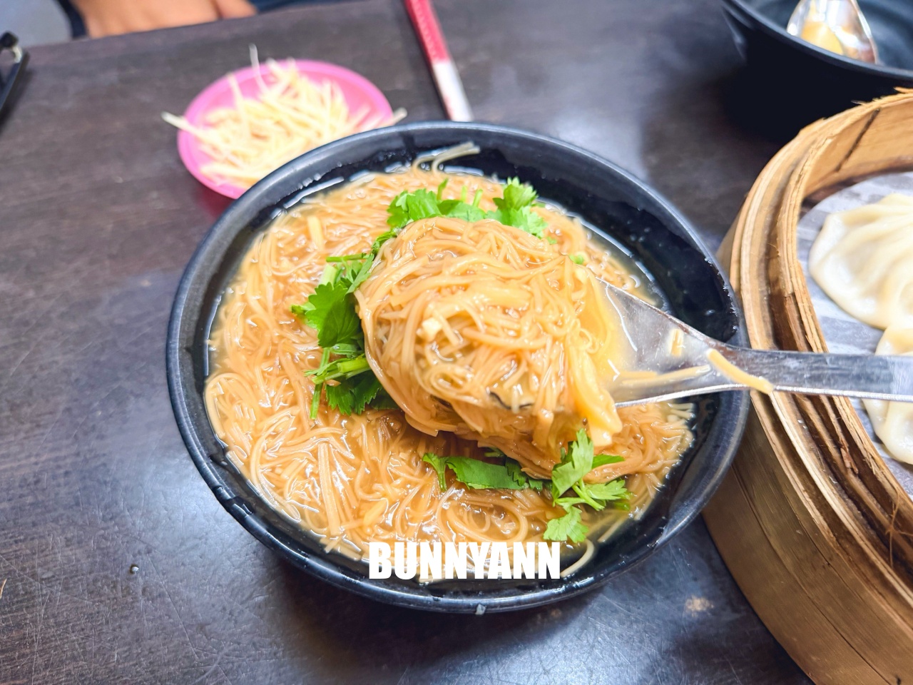 台北【黃金麵線】人氣版蚵仔大腸麵線糊一賣數十個年頭 台北【黃金麵線】人氣版蚵仔大腸麵線糊一賣數十個年頭