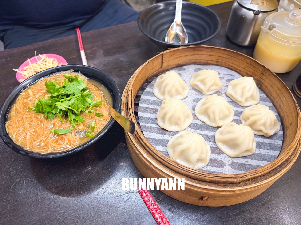 台北【黃金麵線】人氣版蚵仔大腸麵線糊一賣數十個年頭 台北【黃金麵線】人氣版蚵仔大腸麵線糊一賣數十個年頭