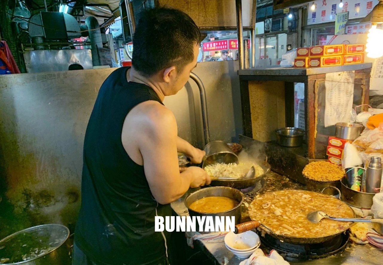 板橋【高記生炒魷魚】板橋慈惠宮周圍超人氣排隊老店，生炒魷魚跟蘿蔔糕超好吃