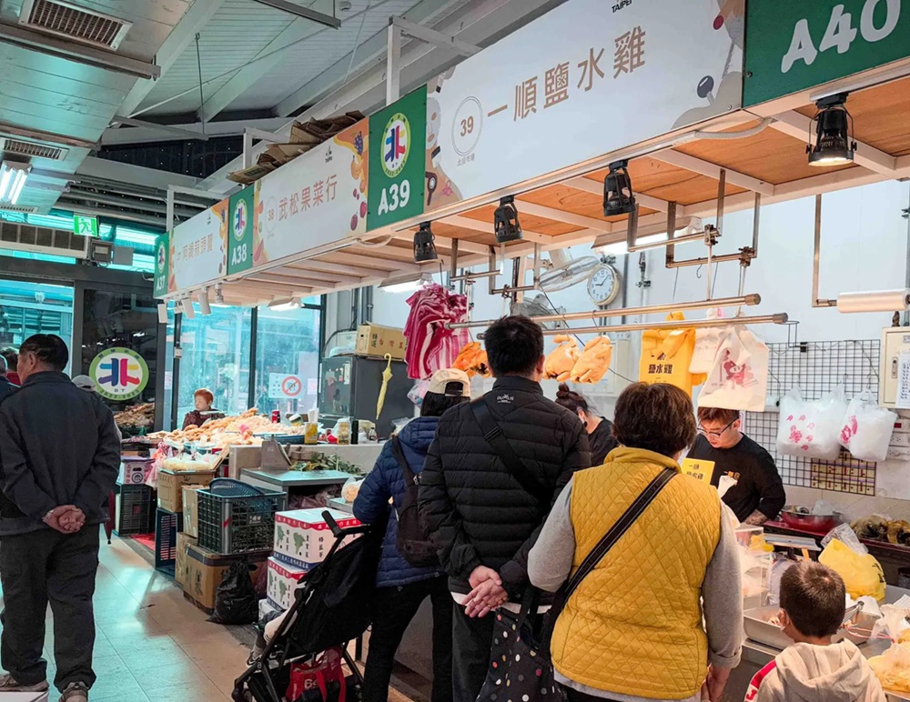 北投美食【一順鹽水雞】還沒開攤就排隊,在地人瘋搶的隱藏版美味煙燻雞。 北投美食【一順鹽水雞】還沒開攤就排隊,在地人瘋搶的隱藏版美味煙燻雞。