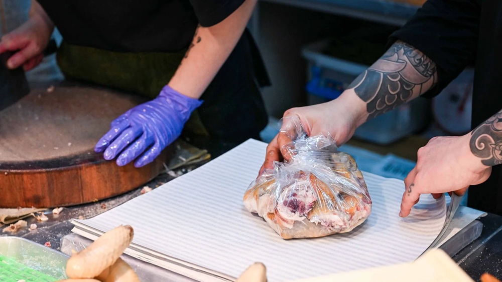 北投美食【一順鹽水雞】還沒開攤就排隊,在地人瘋搶的隱藏版美味煙燻雞。 北投美食【一順鹽水雞】還沒開攤就排隊,在地人瘋搶的隱藏版美味煙燻雞。