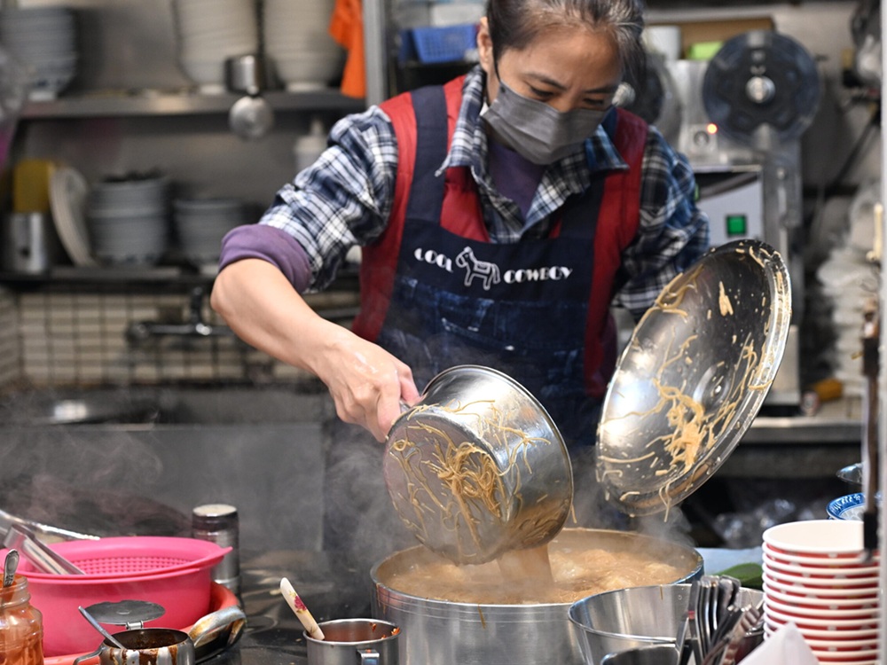 基隆【三沙灣麵線羹】限定版魚漿包大腸麵線糊一賣20年 基隆【三沙灣麵線羹】限定版魚漿包大腸麵線糊一賣20年