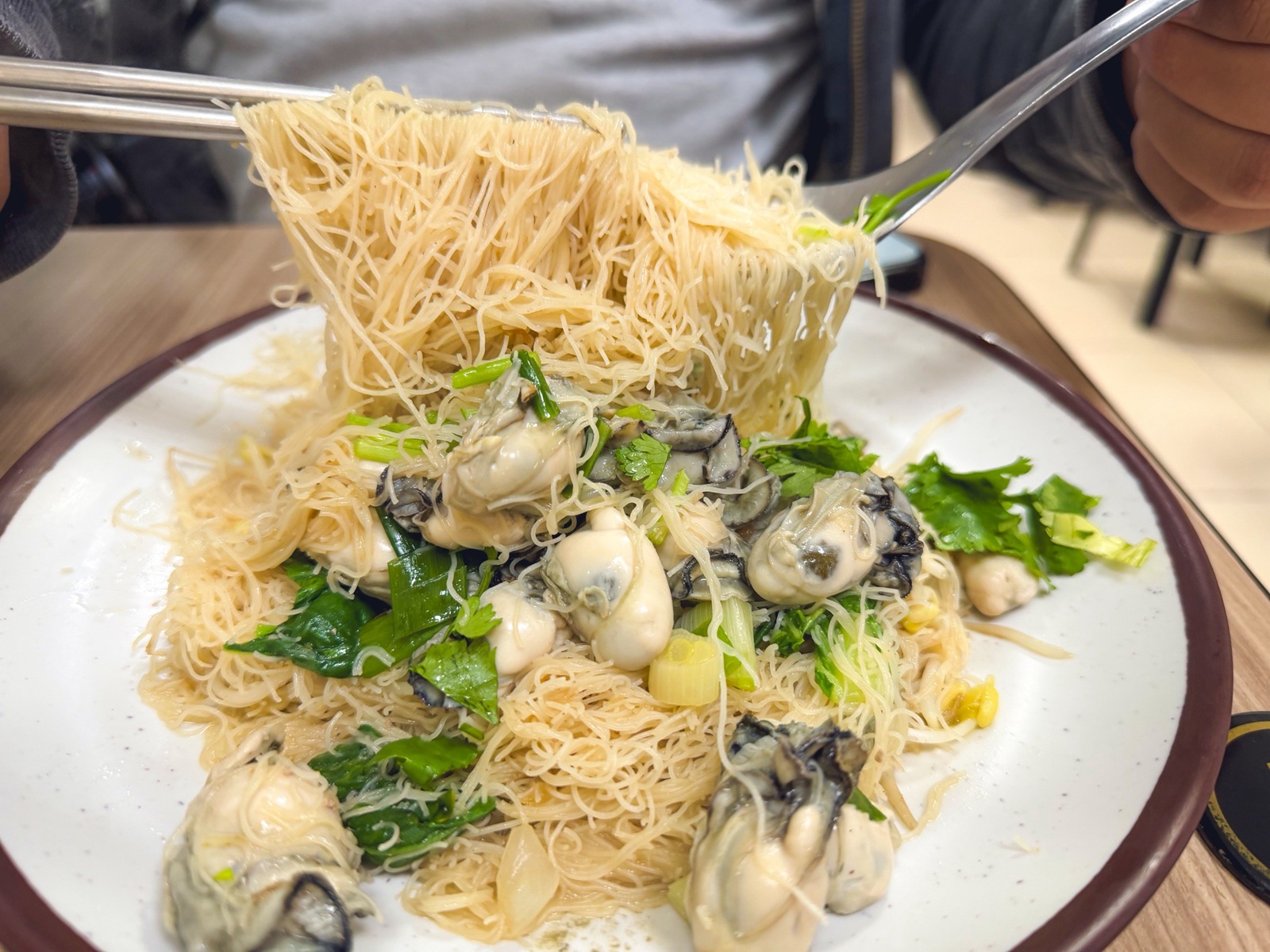 新竹美食「竹蓮什錦麵」，超大碗古早味什錦麵，在地人推爆的排隊老店，必點酥脆炸肉！