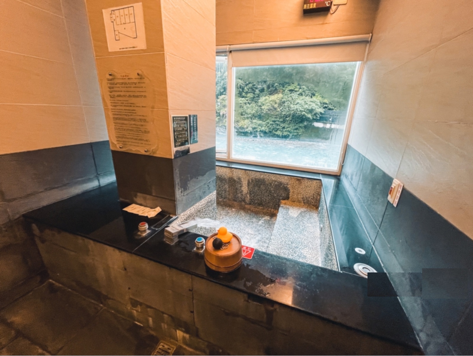 新北烏來【鶴雅溫泉會館】五百元平價溫泉湯屋，老闆請你喝咖啡與吃小蛋糕真棒