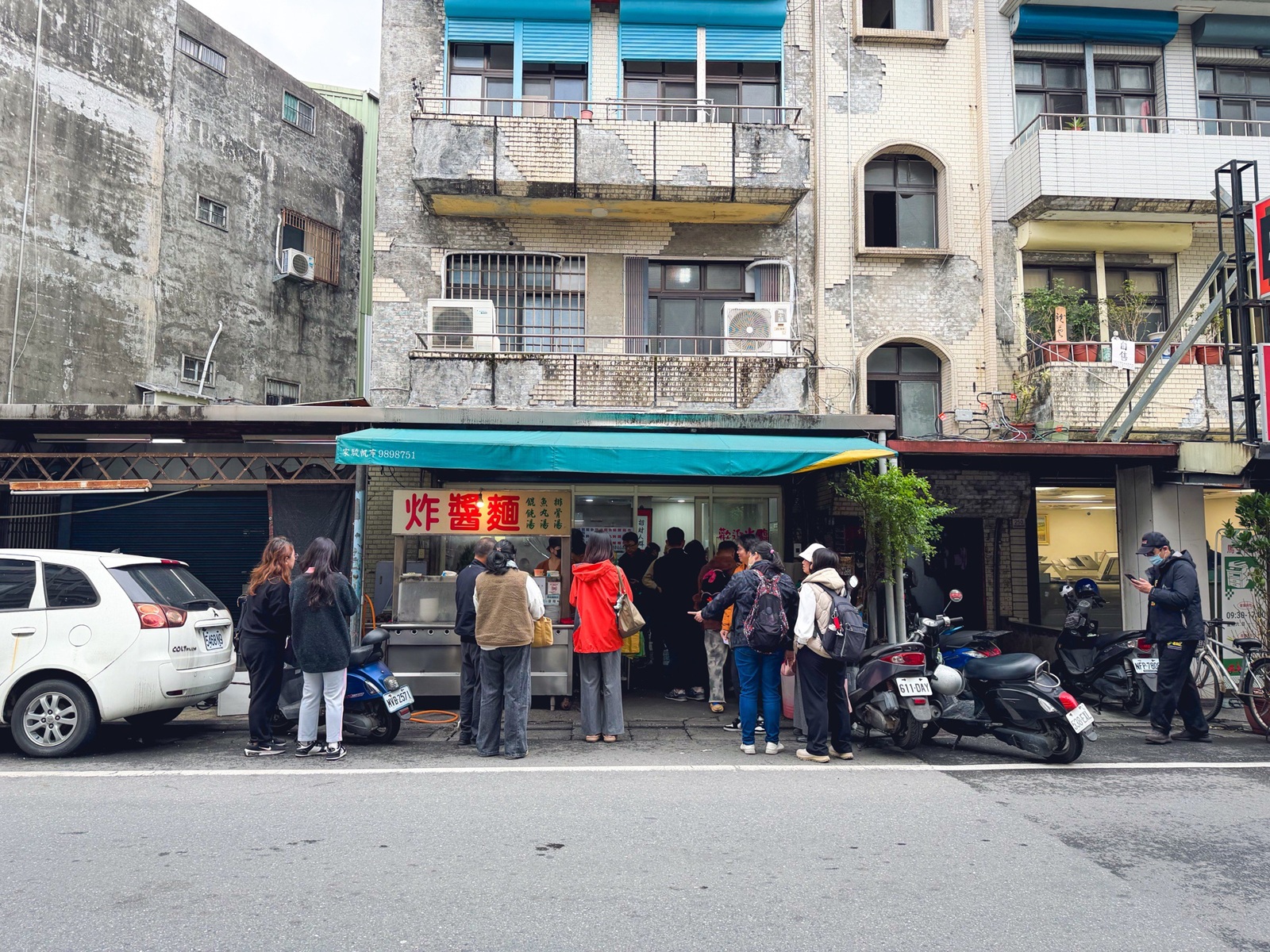 宜蘭美食農權路炸醬麵，在地人也排隊的雙醬麵，香濃又大碗只要40元CP值超高！