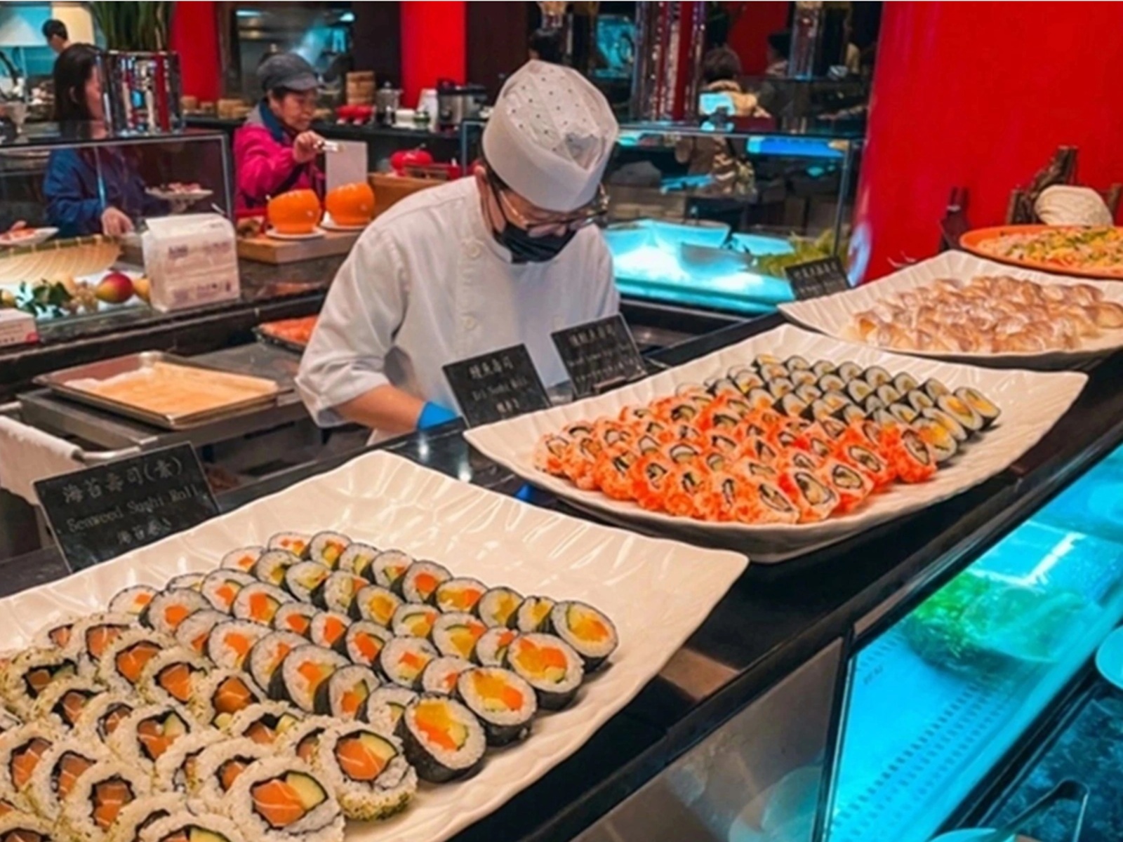 台北「圓山大飯店松鶴餐廳」百道料理吃到飽餐廳，海鮮和熱炒每樣都好吃