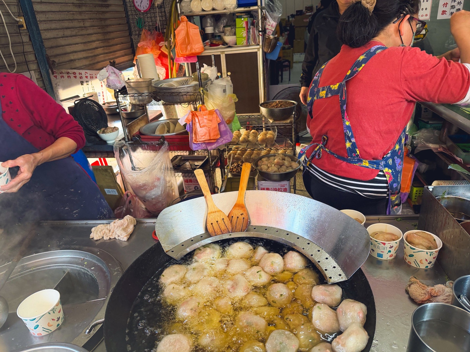 新竹美食竹蓮肉圓，西大路上的排隊老店，兩粒50元皮Q肉餡香，配上一碗貢丸湯超滿足！