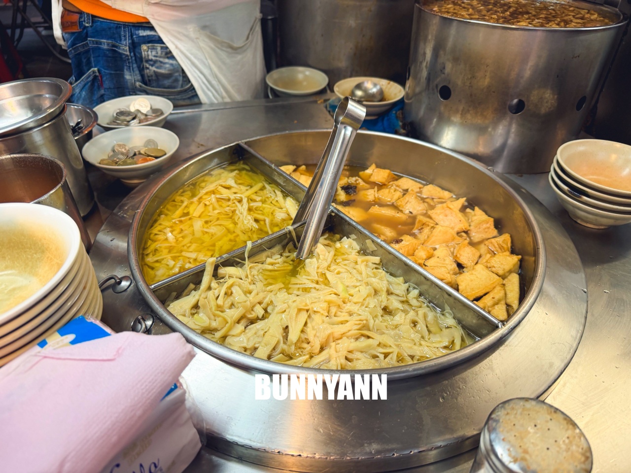 基隆美食【29號滷肉飯專家】滷到發亮的誘人肥肉丁，配上滿滿白菜肉焿湯太銷魂！