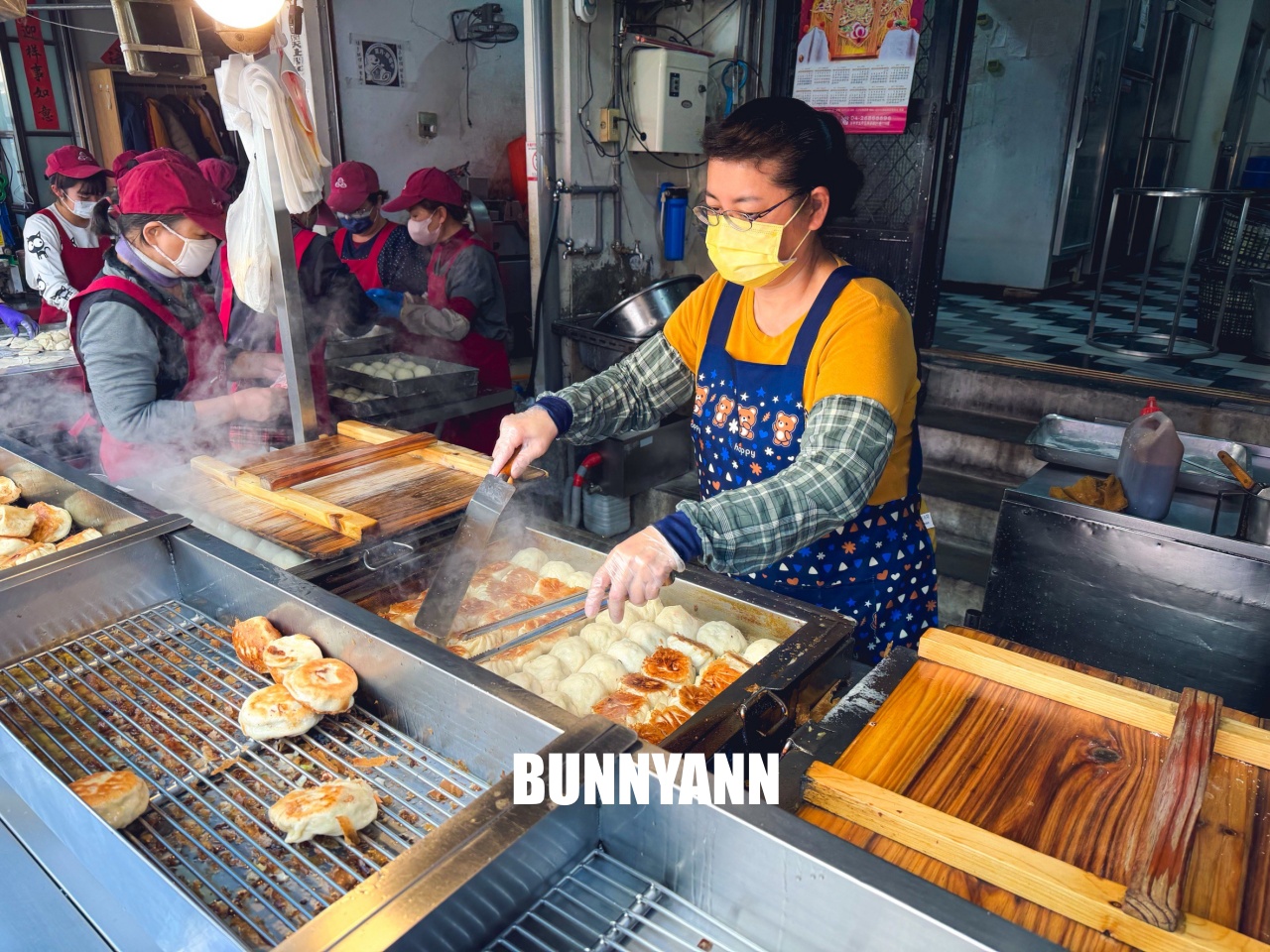 大甲必吃！一品香水煎包，超爆汁豬肉餡餅與噴香韭菜包，價格親民的銅板美食！