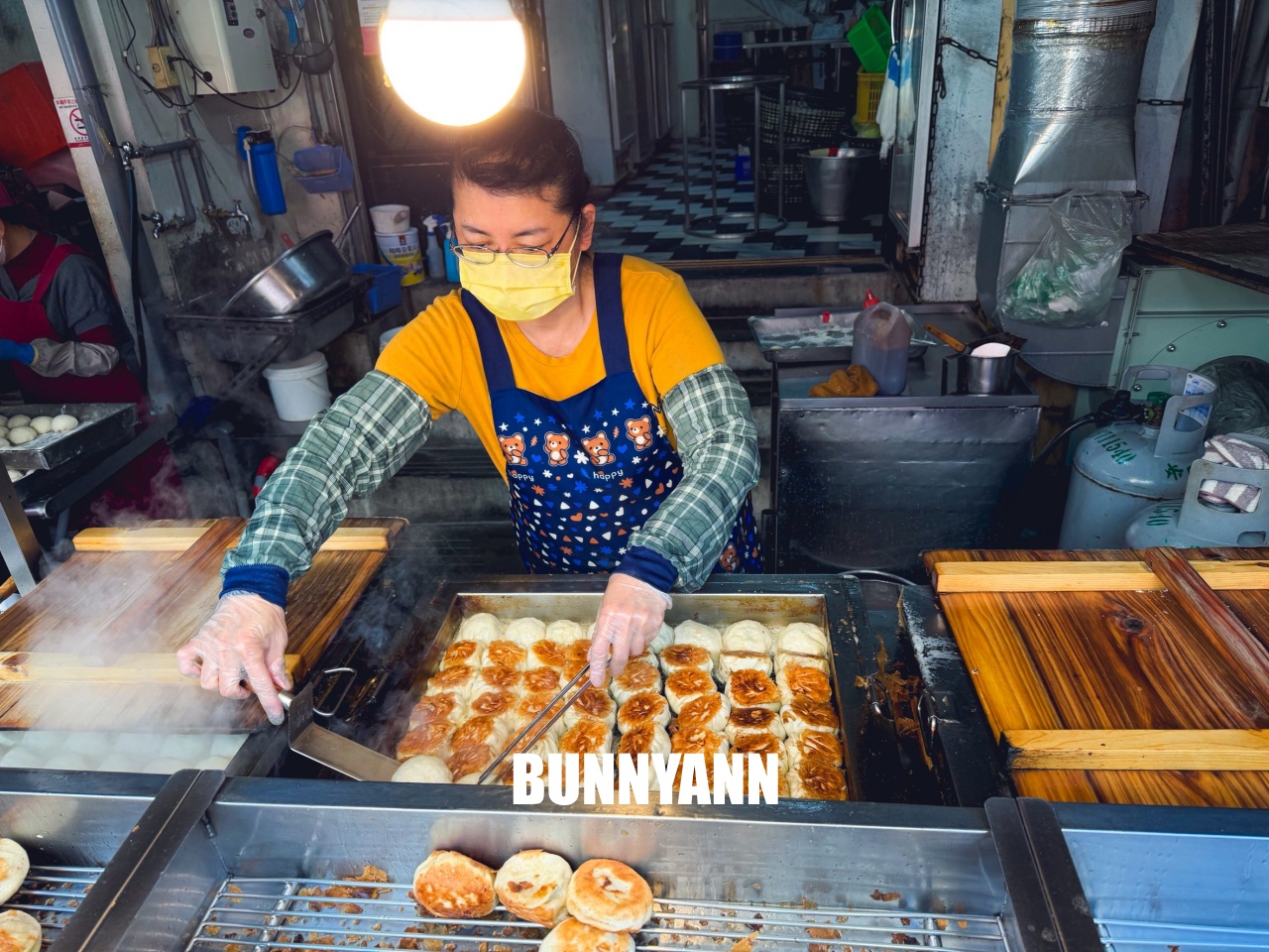 大甲必吃！一品香水煎包，超爆汁豬肉餡餅與噴香韭菜包，價格親民的銅板美食！