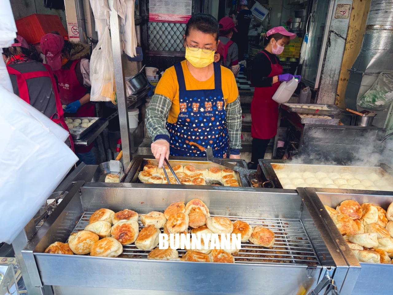 大甲必吃！一品香水煎包，超爆汁豬肉餡餅與噴香韭菜包，價格親民的銅板美食！