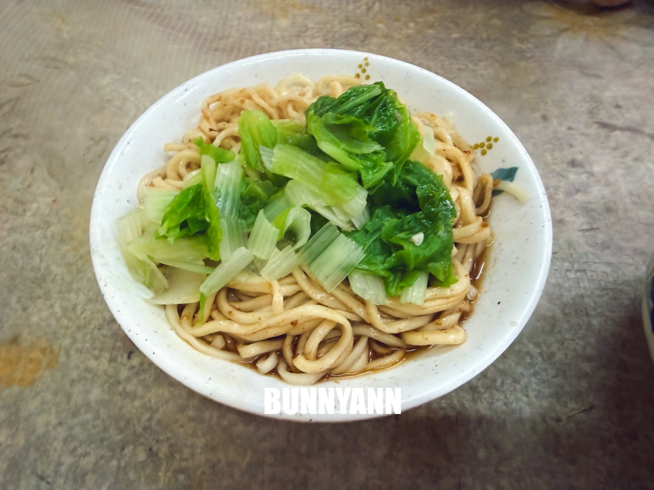 淡水七條通日式煎餃拉麵店，躲在重建街的老味道，現煎恰恰日式煎餃，只要35元太佛心！