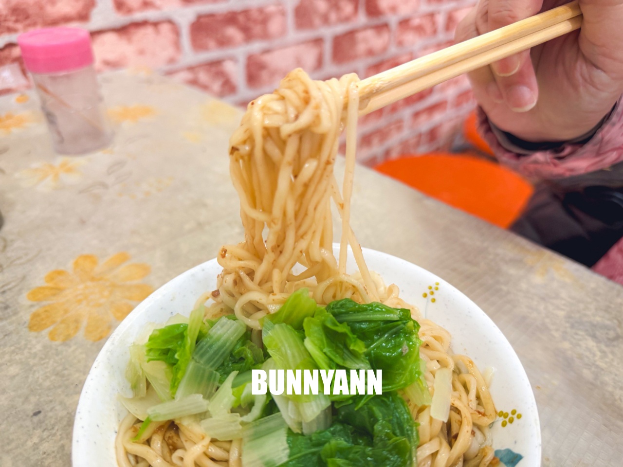 淡水七條通日式煎餃拉麵店，躲在重建街的老味道，現煎恰恰日式煎餃，只要35元太佛心！