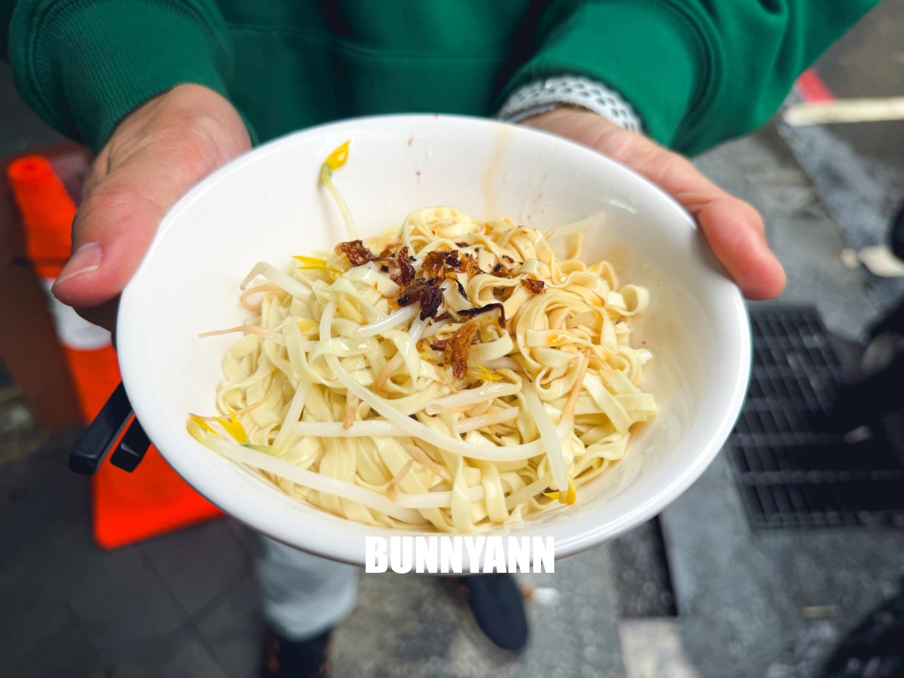 基隆美食【三角窗麵擔】隱藏巷弄內的60年老味道,一碗乾麵只要30元超佛心! 基隆美食【三角窗麵擔】隱藏巷弄內的60年老味道,一碗乾麵只要30元超佛心!