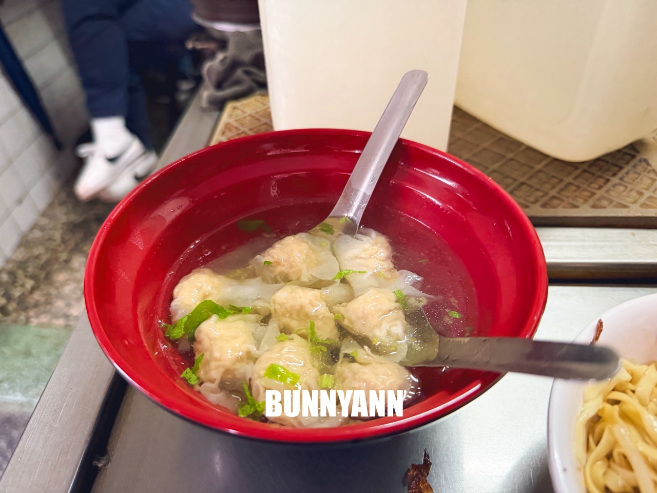 基隆美食【三角窗麵擔】隱藏巷弄內的60年老味道,一碗乾麵只要30元超佛心! 基隆美食【三角窗麵擔】隱藏巷弄內的60年老味道,一碗乾麵只要30元超佛心!