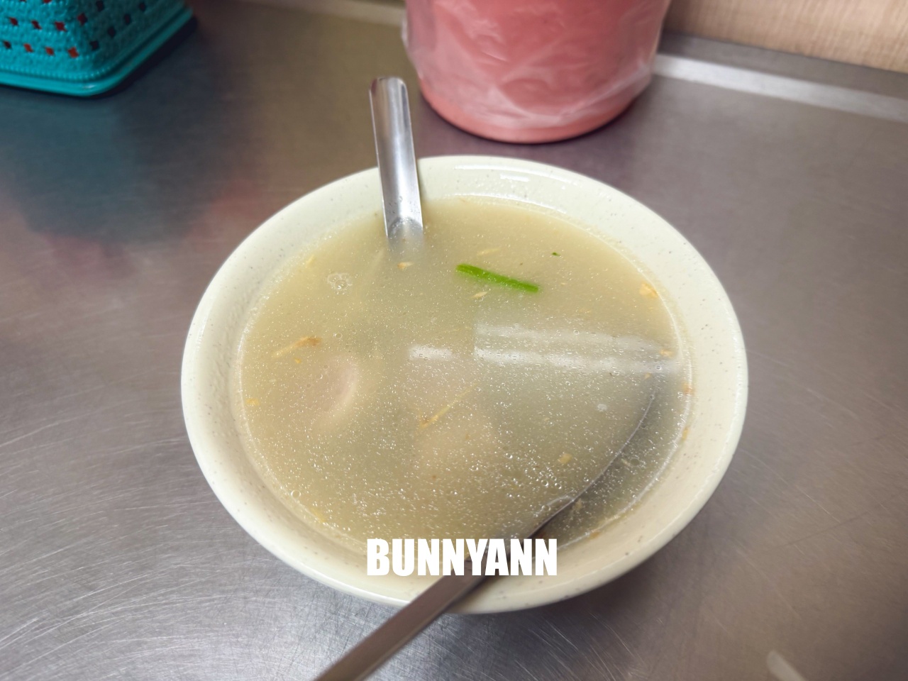 基隆美食推薦「六號碼頭麵店」，必點神級五層豬腸湯，在地人排隊也要吃的超強早餐！