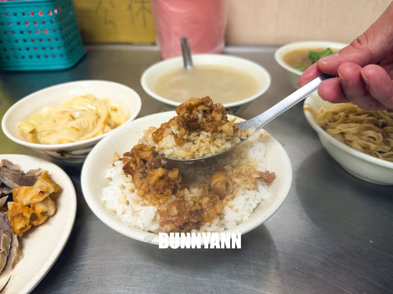 基隆美食推薦「六號碼頭麵店」,必點神級五層豬腸湯,在地人排隊也要吃的超強早餐! 基隆美食推薦「六號碼頭麵店」,必點神級五層豬腸湯,在地人排隊也要吃的超強早餐!