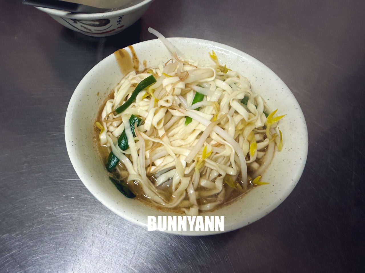 基隆美食推薦「六號碼頭麵店」，必點神級五層豬腸湯，在地人排隊也要吃的超強早餐！
