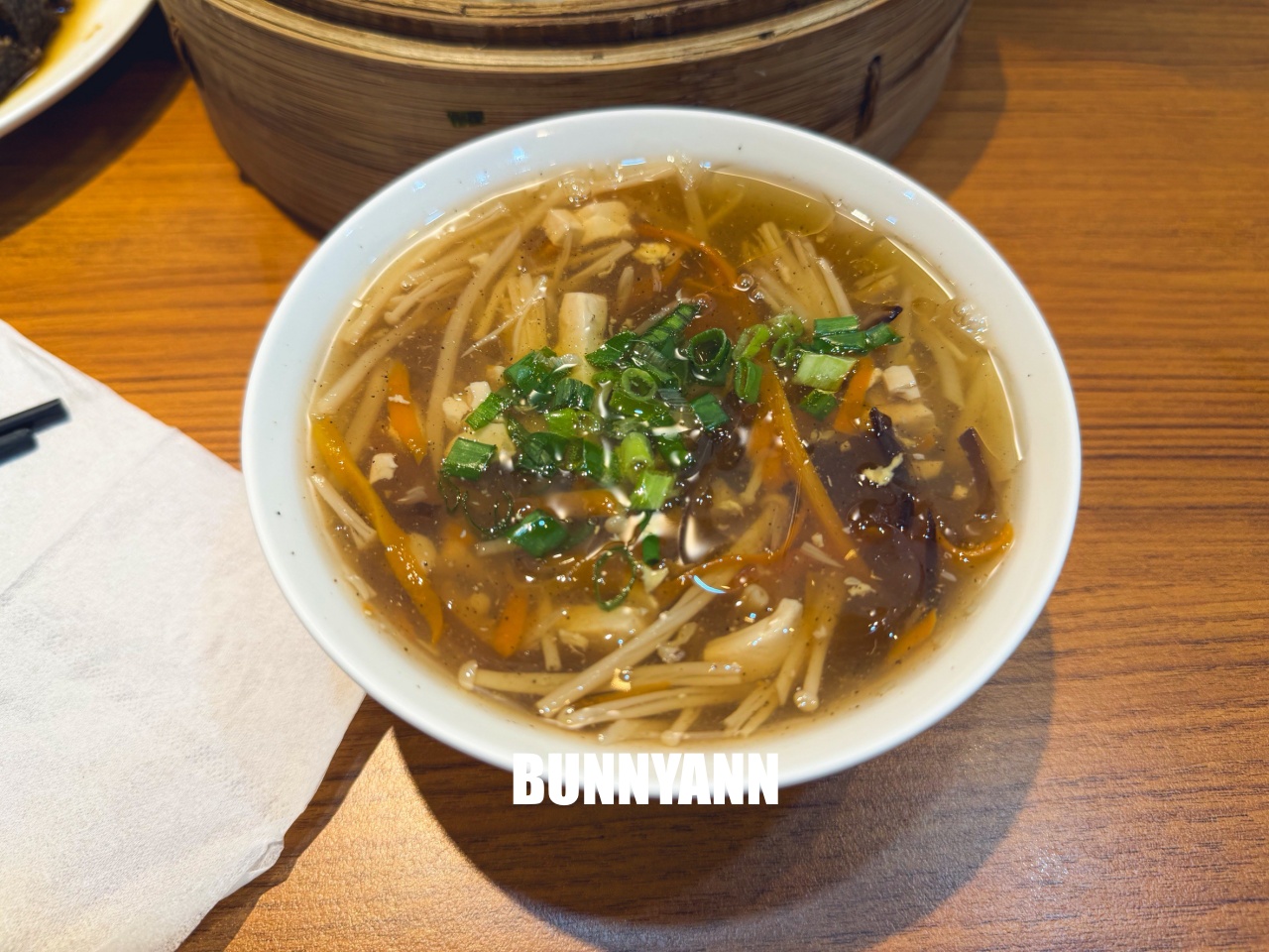 嘉義美食【京站永春湯包麵館】嘉義版鼎泰豐！現點現包皮薄爆汁超誘人，CP值高到爆棚！