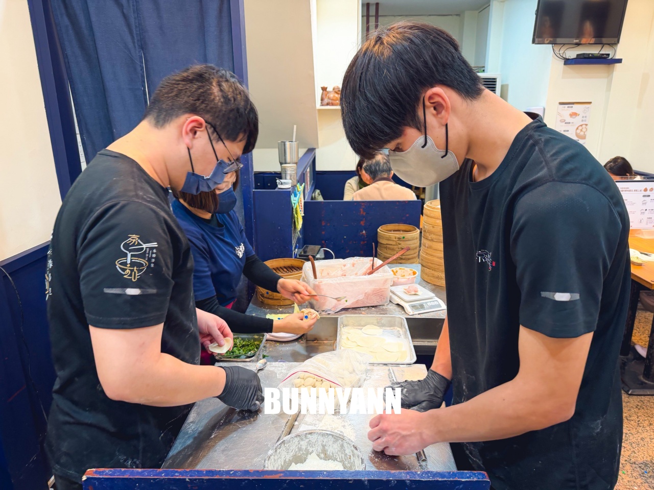 嘉義美食【京站永春湯包麵館】嘉義版鼎泰豐！現點現包皮薄爆汁超誘人，CP值高到爆棚！