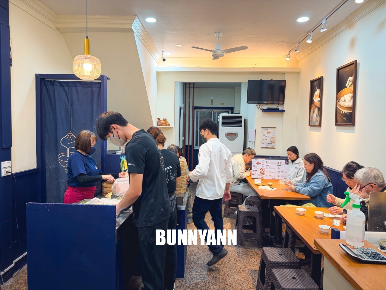 嘉義美食【京站永春湯包麵館】嘉義版鼎泰豐！現點現包皮薄爆汁超誘人，CP值高到爆棚！