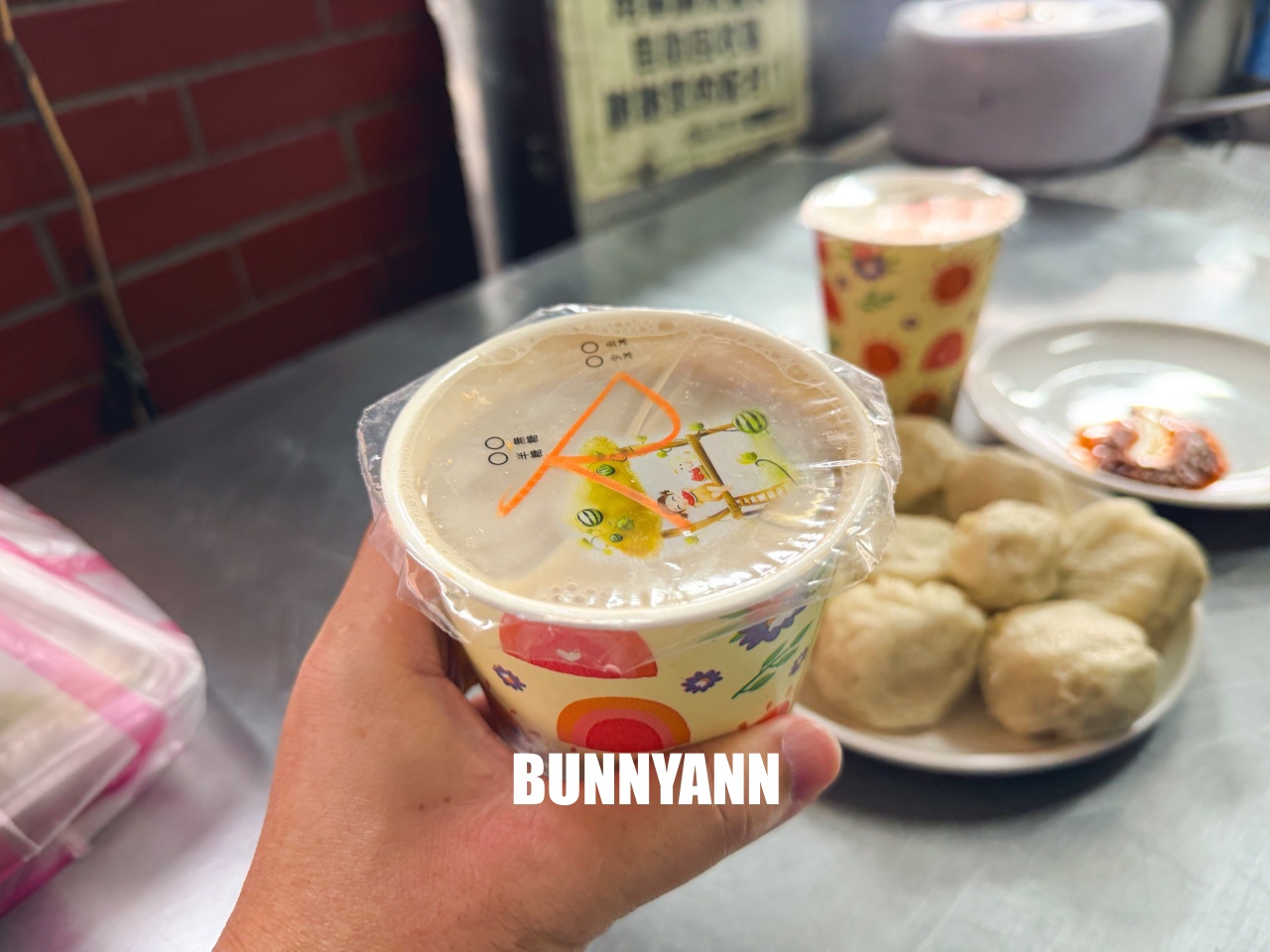 蘆洲信義豆漿，現蒸小籠包一粒只要10元，在地人激推的銅板價超強早餐店！