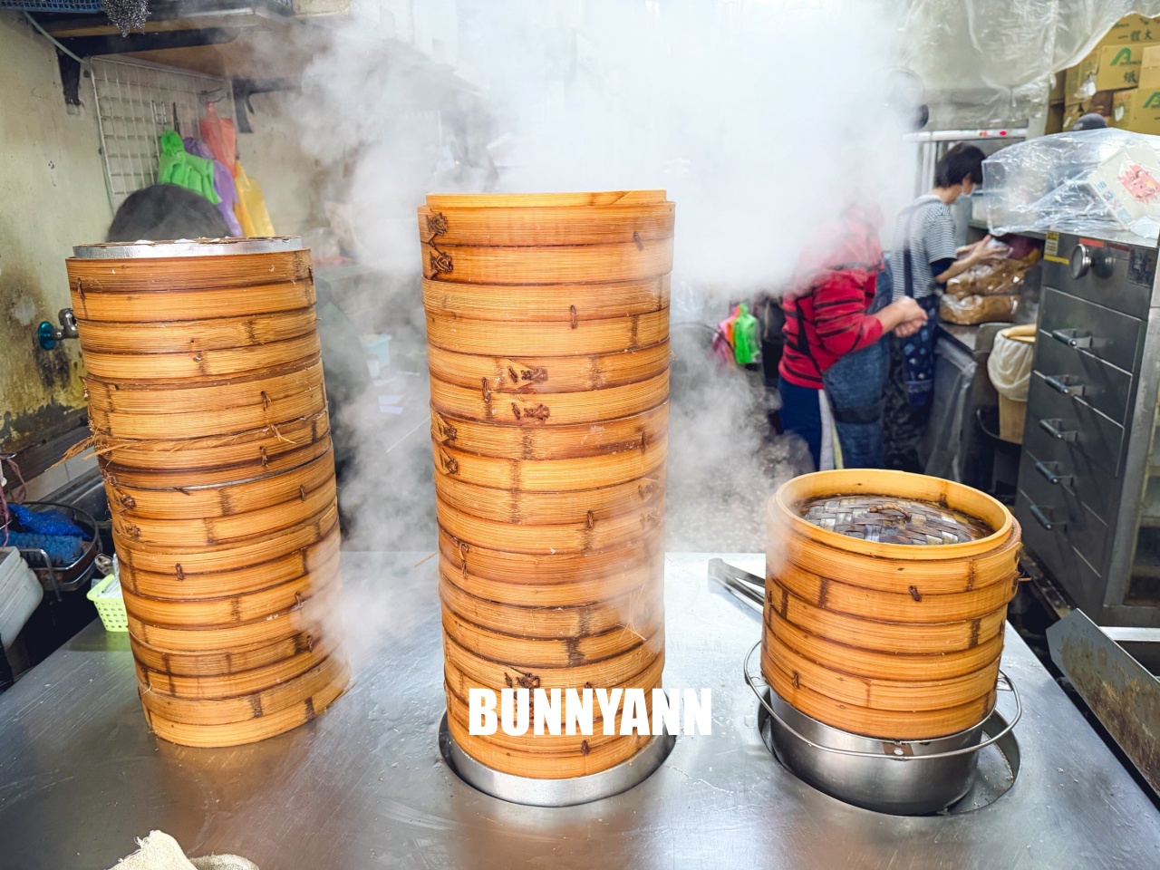 蘆洲信義豆漿，現蒸小籠包一粒只要10元，在地人激推的銅板價超強早餐店！