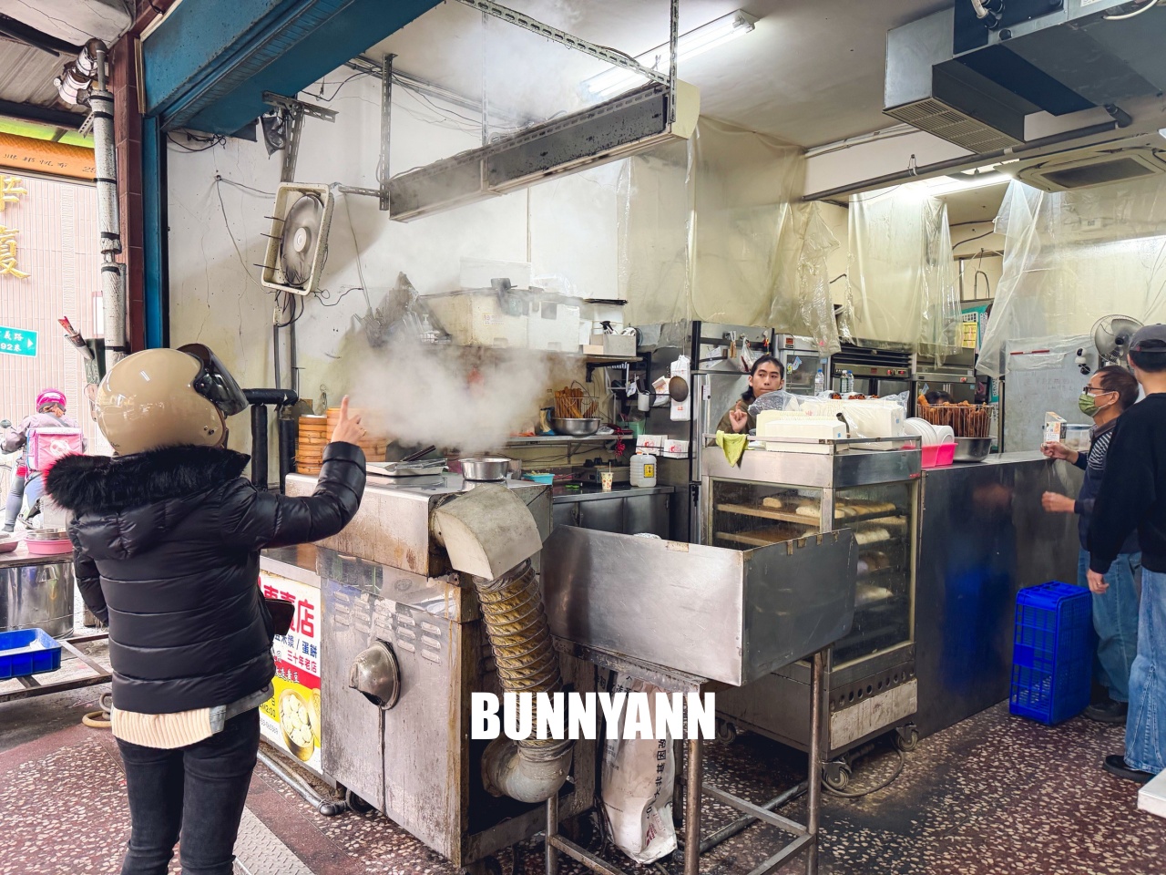 蘆洲信義豆漿，現蒸小籠包一粒只要10元，在地人激推的銅板價超強早餐店！