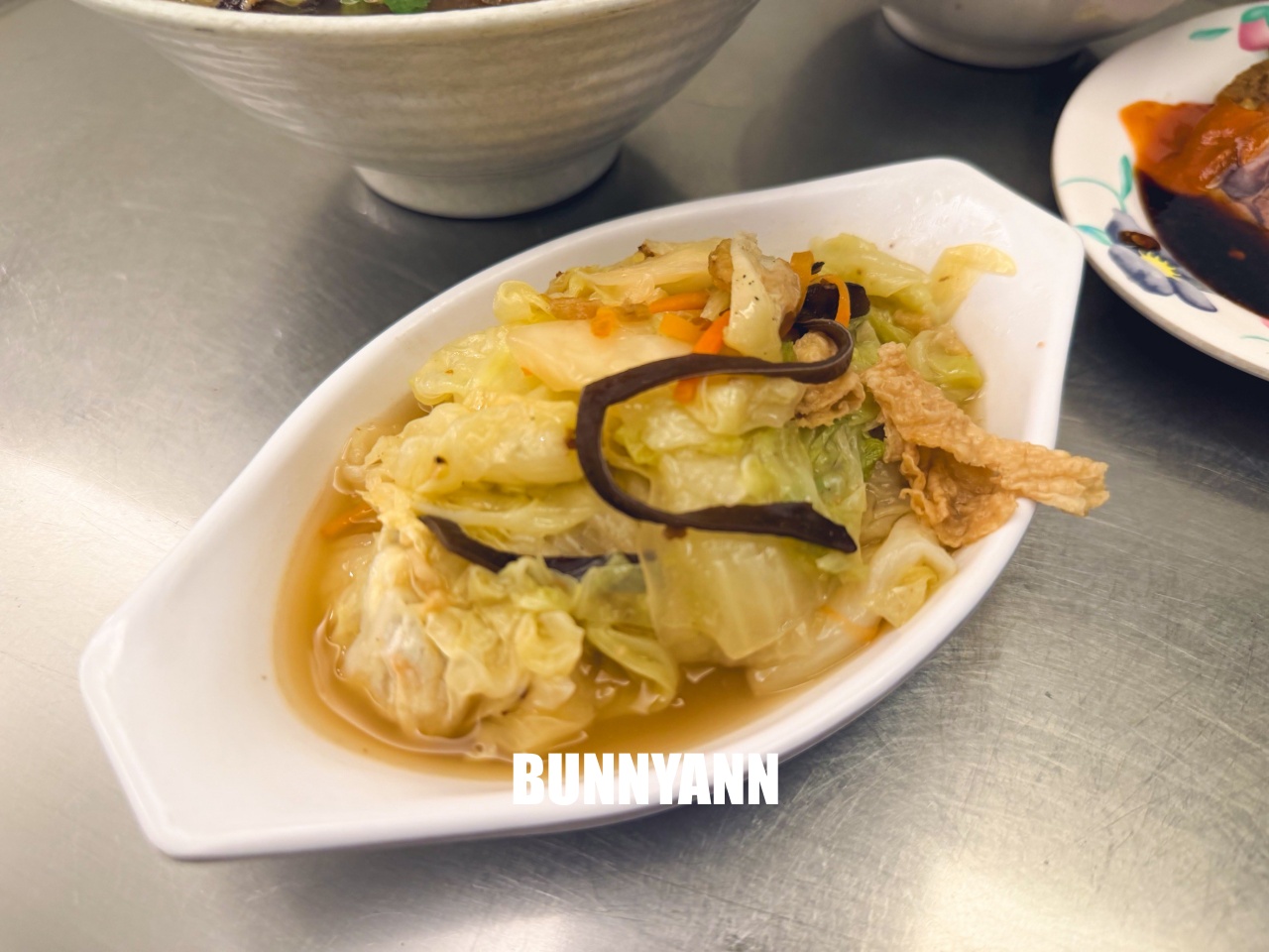 汐止金豊八寶冬粉，藏在市場內的人氣麵店，湯頭清甜配料滿滿一大碗好滿足！