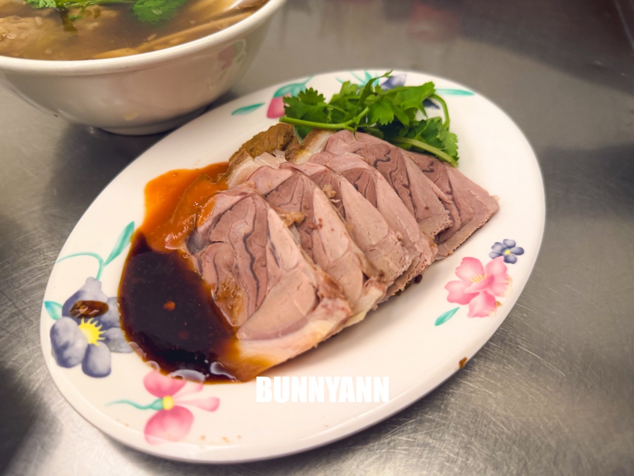 汐止金豊八寶冬粉，藏在市場內的人氣麵店，湯頭清甜配料滿滿一大碗好滿足！