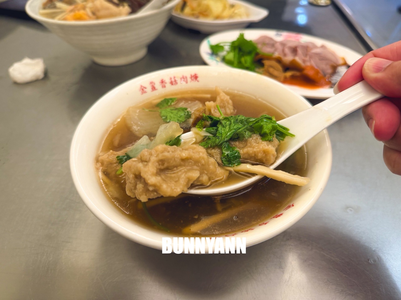 汐止金豊八寶冬粉，藏在市場內的人氣麵店，湯頭清甜配料滿滿一大碗好滿足！