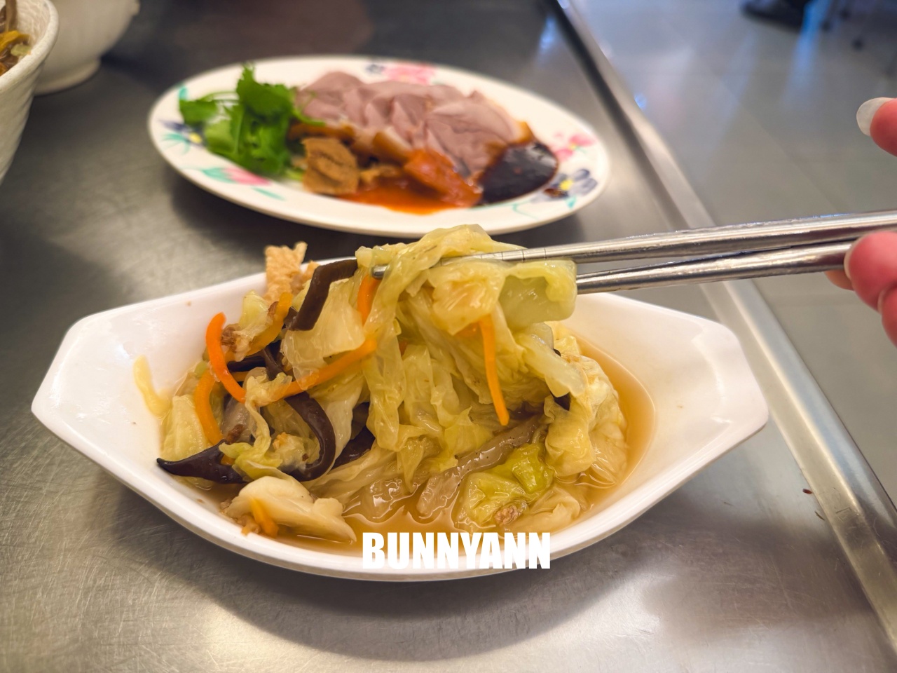 汐止金豊八寶冬粉，藏在市場內的人氣麵店，湯頭清甜配料滿滿一大碗好滿足！