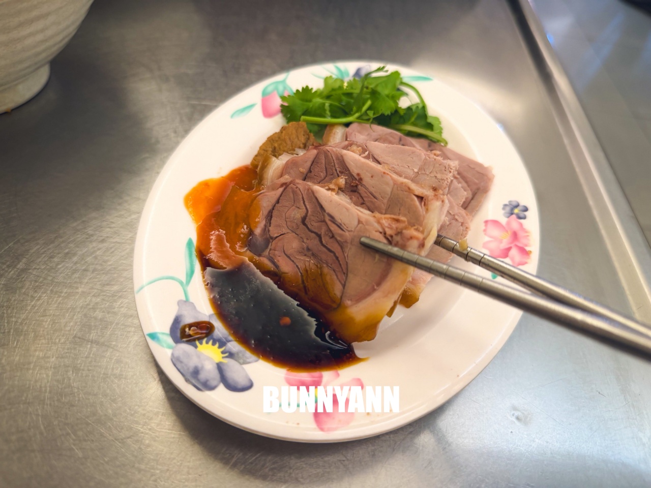 汐止金豊八寶冬粉，藏在市場內的人氣麵店，湯頭清甜配料滿滿一大碗好滿足！