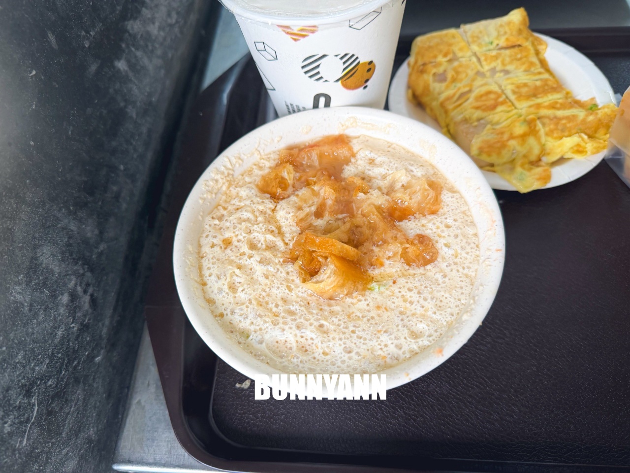 台北大安永和豆漿大王，老台北人的深夜食堂與早點首選，必點小籠包與現煎蘿蔔糕！