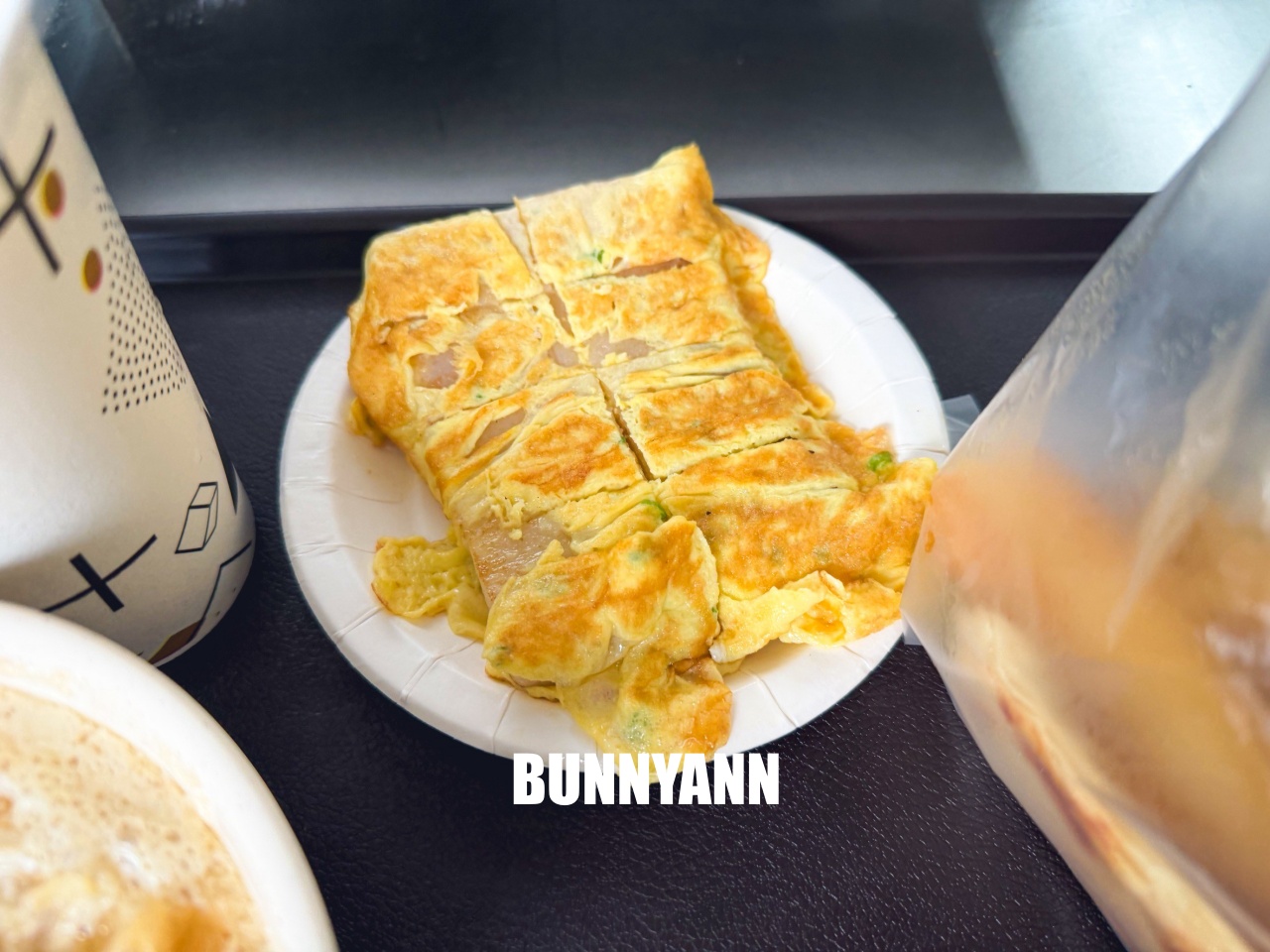 台北大安永和豆漿大王，老台北人的深夜食堂與早點首選，必點小籠包與現煎蘿蔔糕！