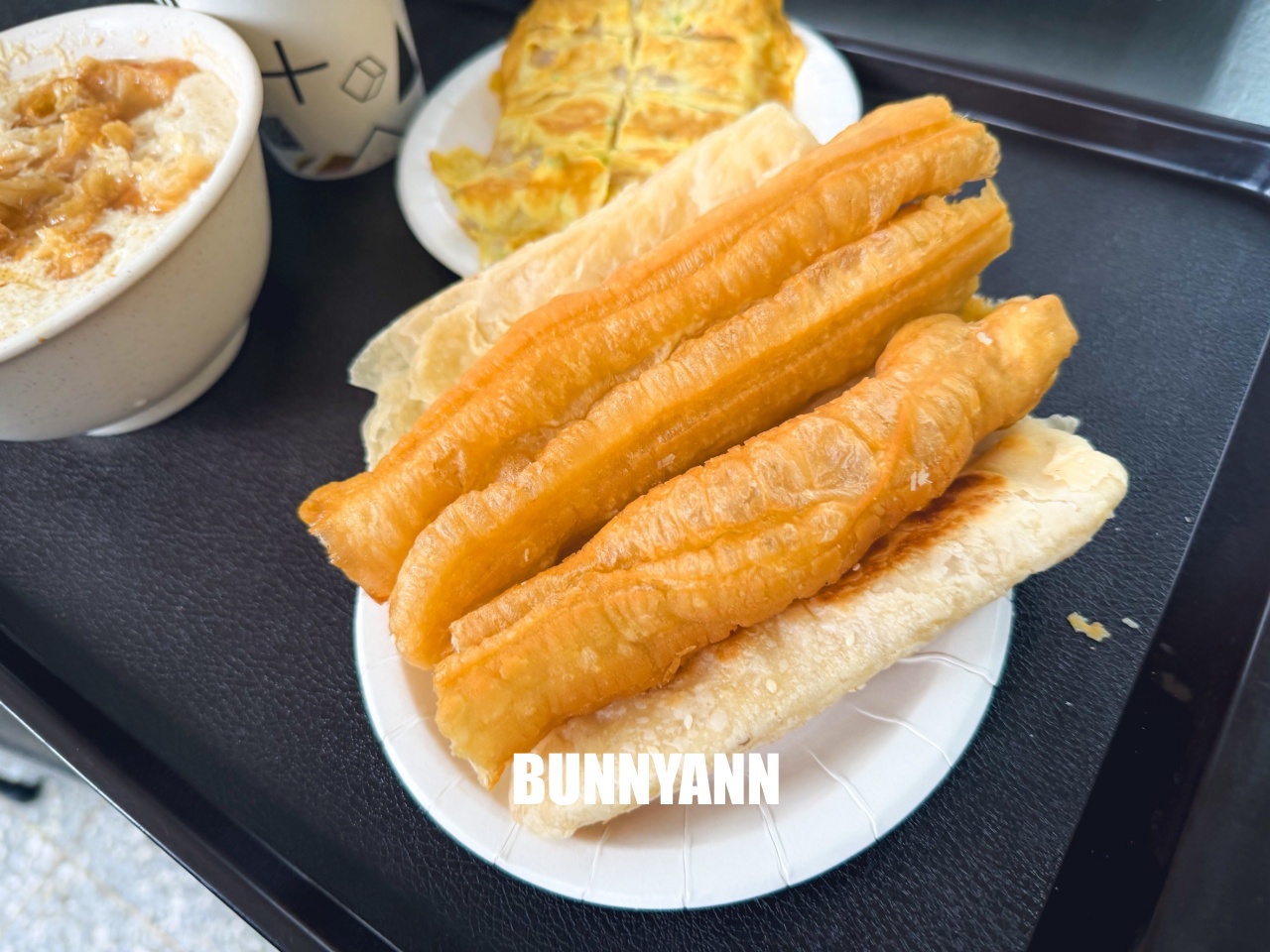 台北大安永和豆漿大王，老台北人的深夜食堂與早點首選，必點小籠包與現煎蘿蔔糕！