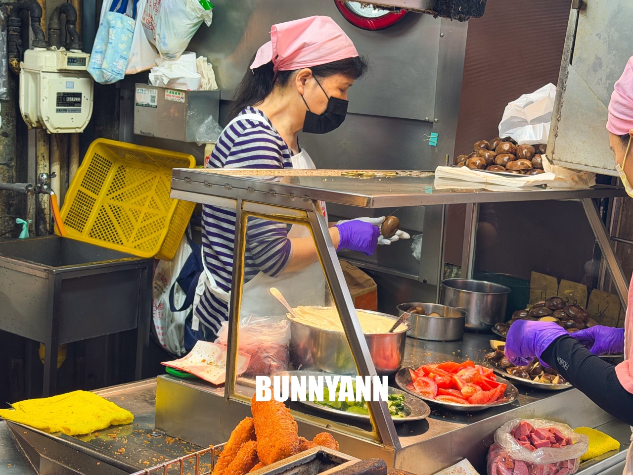 基隆美食【廟口營養三明治】大排長龍也要吃，炸麵包配甜甜美乃滋太邪惡啦！