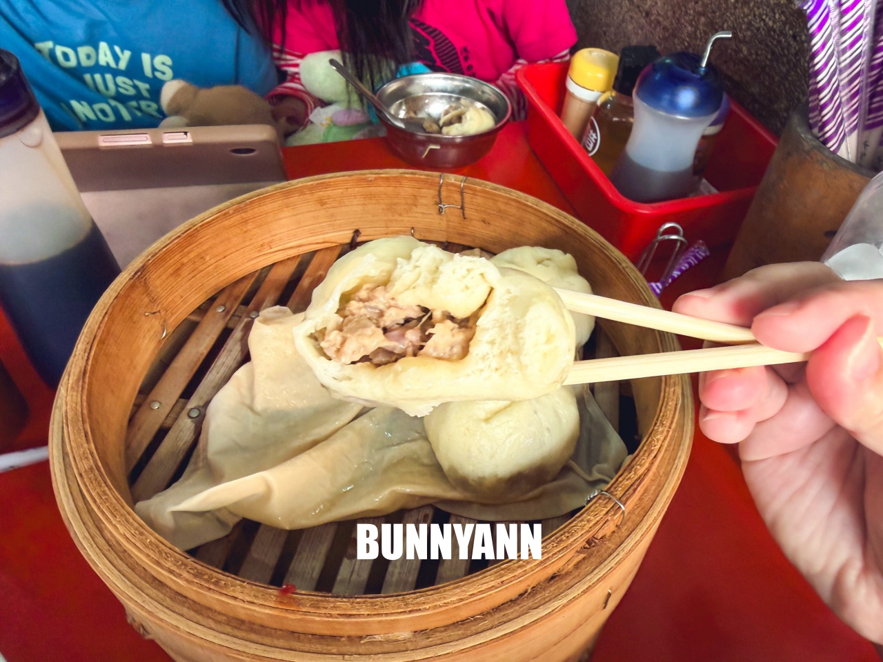 嘉義美食【德記小吃部】巷弄內的隱藏版巨無霸小籠包，現包現蒸太誘人，一籠只要60元CP值炸裂！