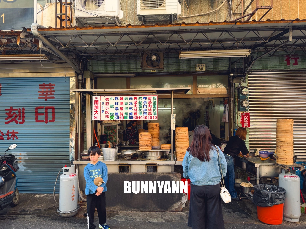 嘉義美食【德記小吃部】巷弄內的隱藏版巨無霸小籠包，現包現蒸太誘人，一籠只要60元CP值炸裂！