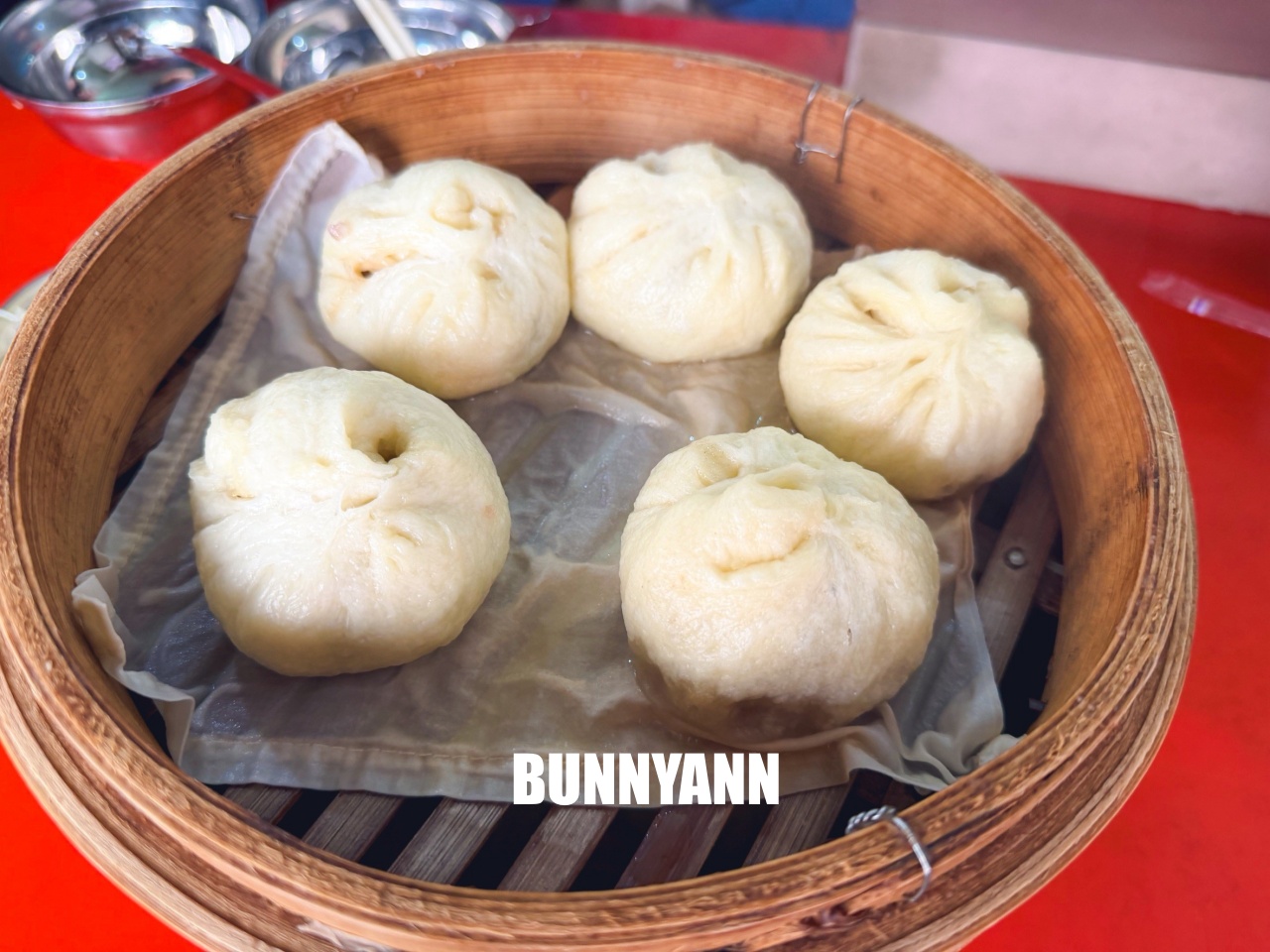 嘉義美食【德記小吃部】巷弄內的隱藏版巨無霸小籠包，現包現蒸太誘人，一籠只要60元CP值炸裂！