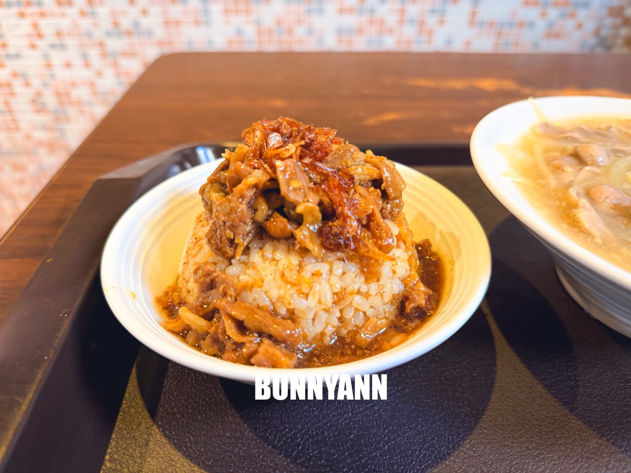 新店美食推薦【北鴨鴨肉羹】光明街最強鴨肉飯,奧運選手也愛吃這一味 新店美食推薦【北鴨鴨肉羹】光明街最強鴨肉飯,奧運選手也愛吃這一味